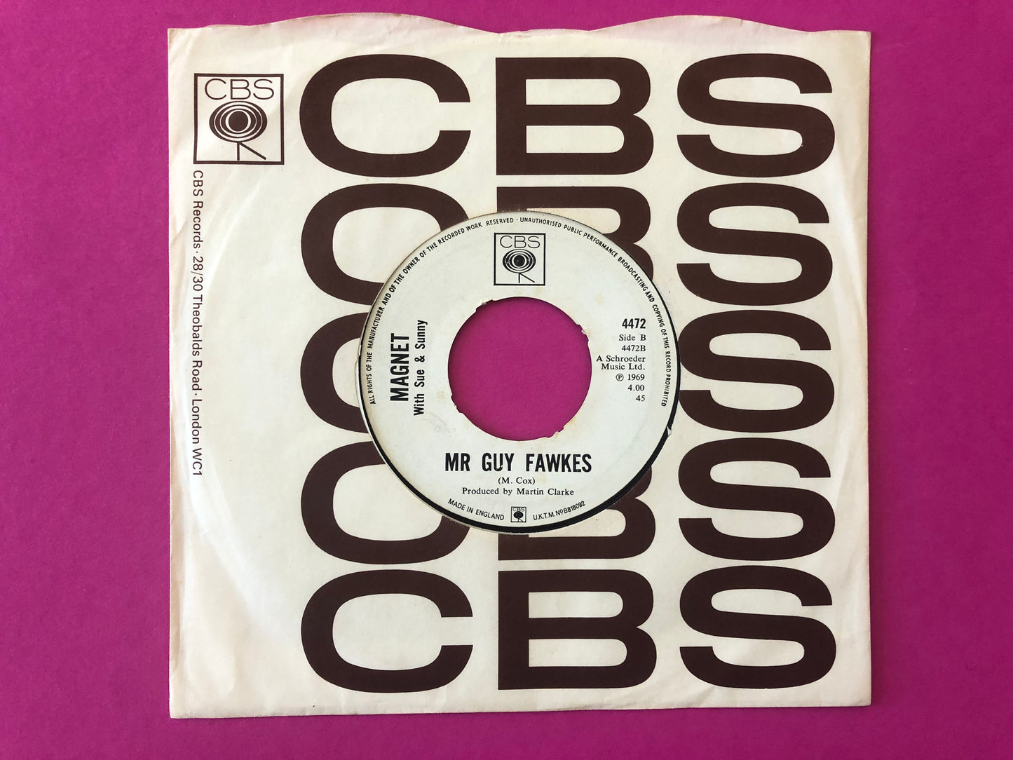 Magnet (14) : Let Me Stay / Mr Guy Fawkes (7", Promo)