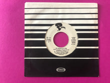 Charger l'image dans la galerie, Patricia Lavila : Chante Avec Les Oiseaux / En Sortant Du Lycée (7", Single, Promo)