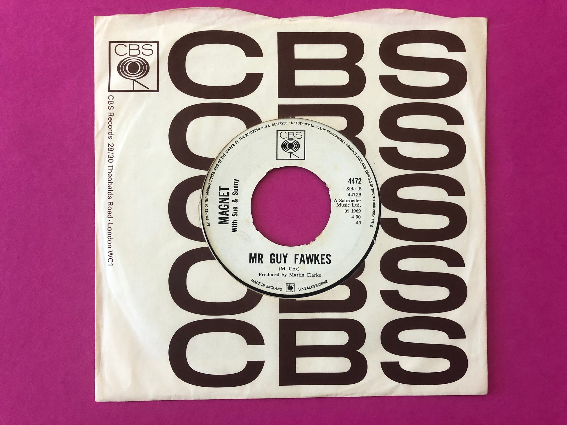 Magnet (14) : Let Me Stay / Mr Guy Fawkes (7", Promo)