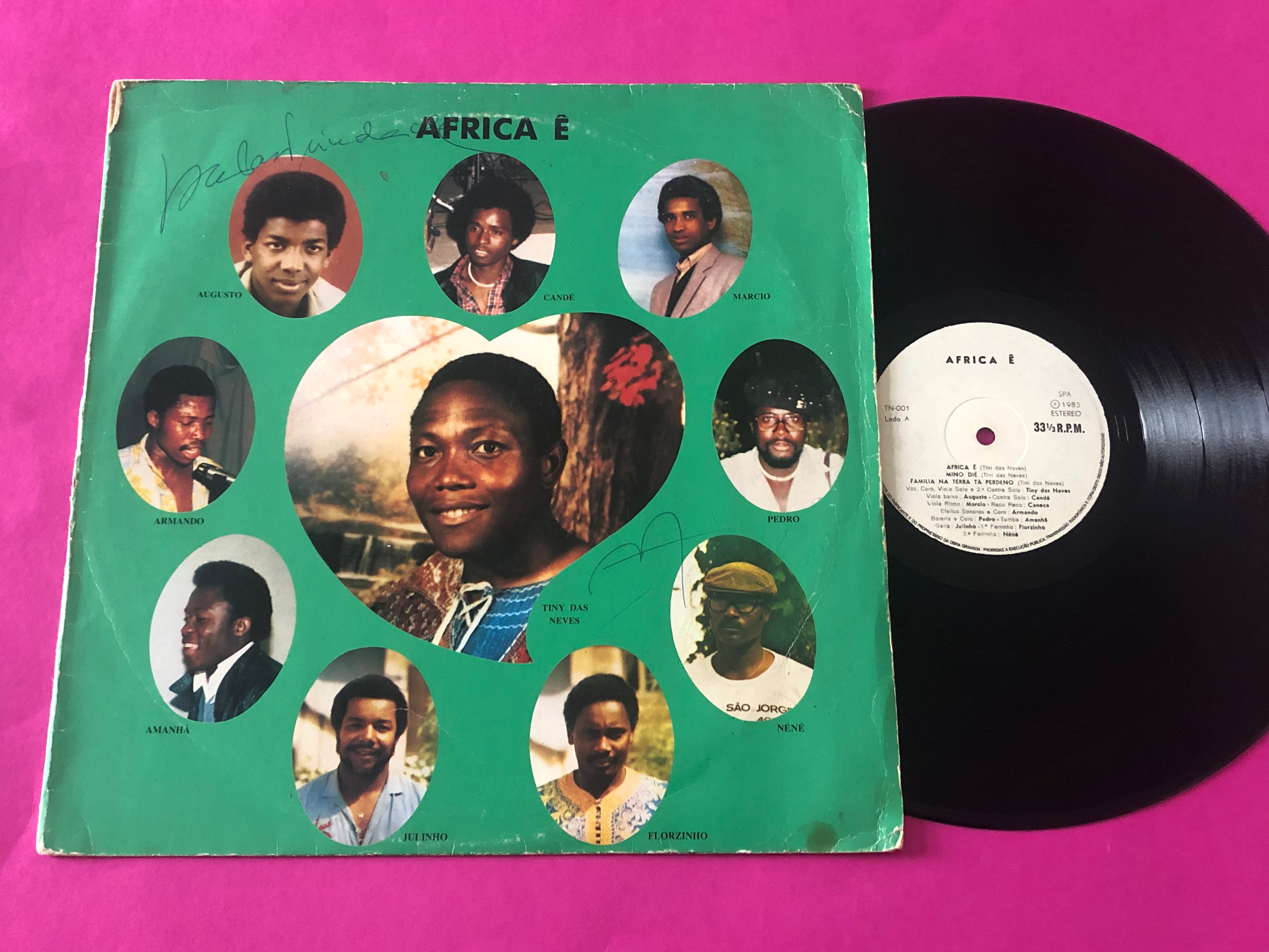 Tiny Das Neves & Conjunto Sol D'África : Africa É (LP,Album)