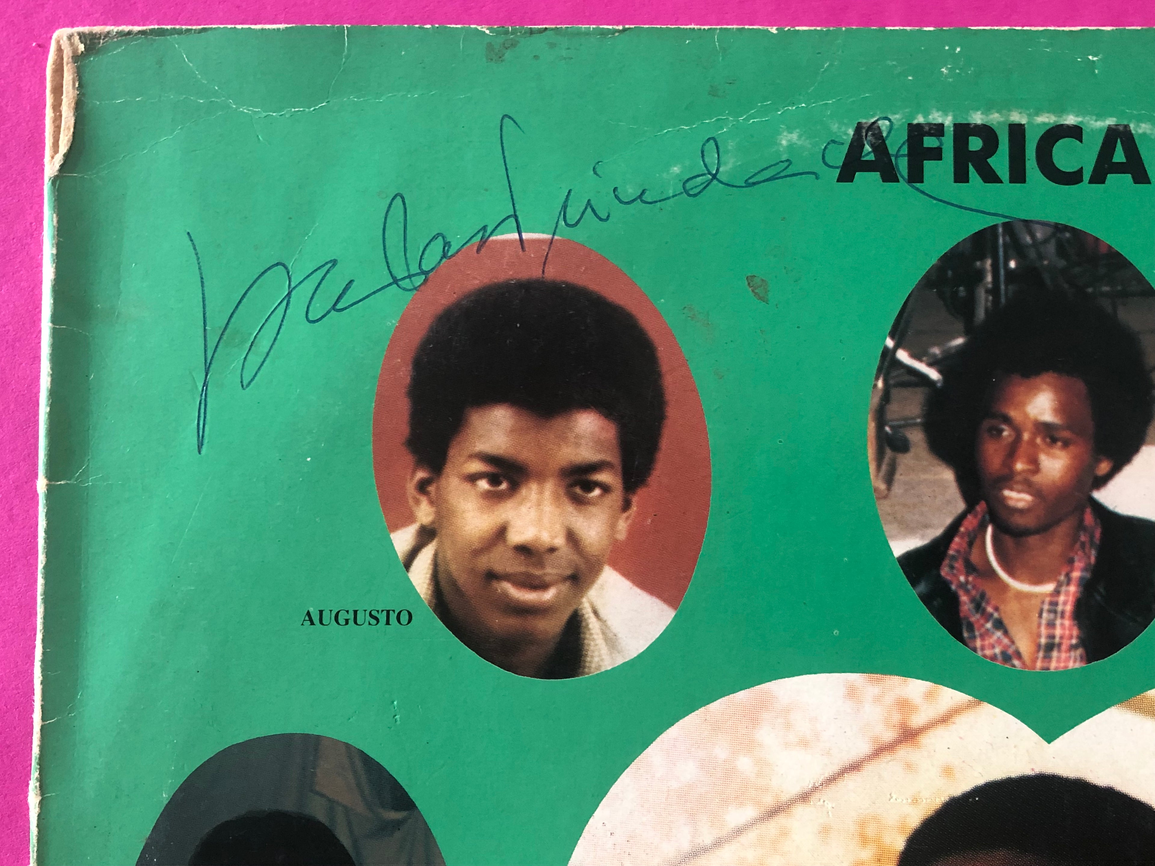 Tiny Das Neves & Conjunto Sol D'África : Africa É (LP,Album)