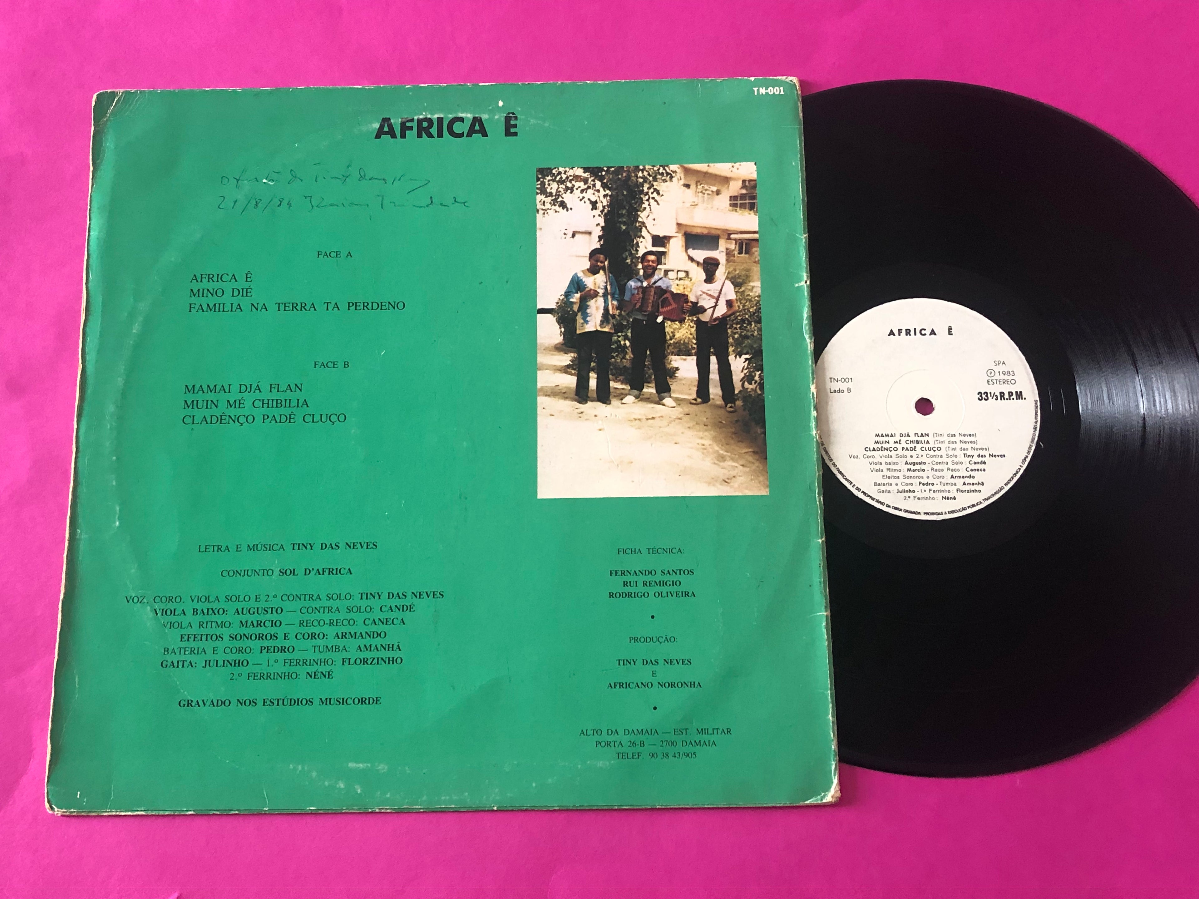 Tiny Das Neves & Conjunto Sol D'África : Africa É (LP,Album)