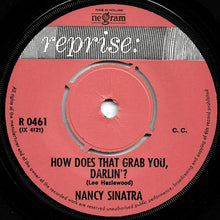 Charger l&#39;image dans la galerie, Nancy Sinatra : How Does That Grab You, Darlin&#39;? / I Move Around (7&quot;,45 RPM,Single)
